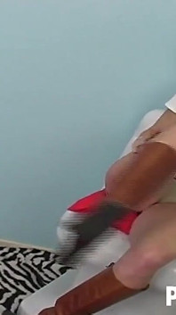 完全塔比莎正在骑乘sybian性爱机器