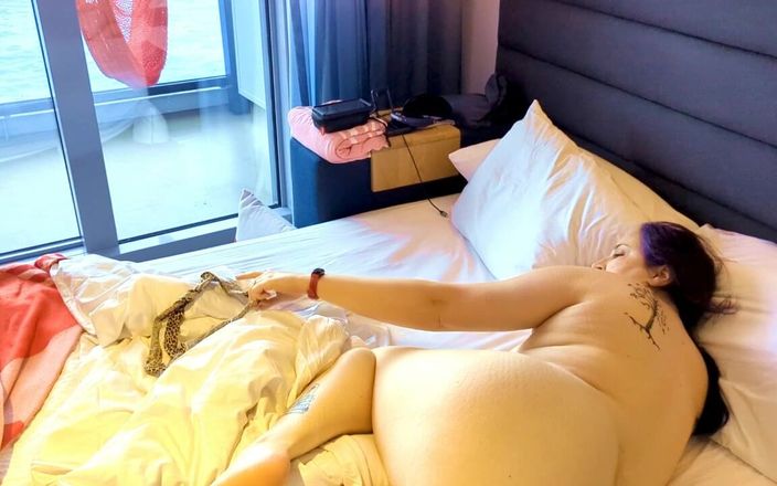 Always Fun No Pants: Soția sexy îl tachinează și blochează încornoratul pe Vacaton