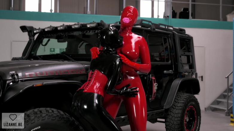Lizanne: 2 ragazze un auto