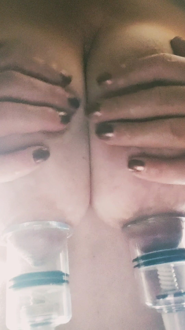 Lynettesub: ヒューカウの乳房の紹介