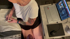 Lusty Mommy and Dirty Daddy: Nedbalé kouření v práci!