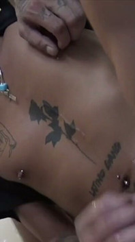 Romainj transado por um cara bonito tatuado