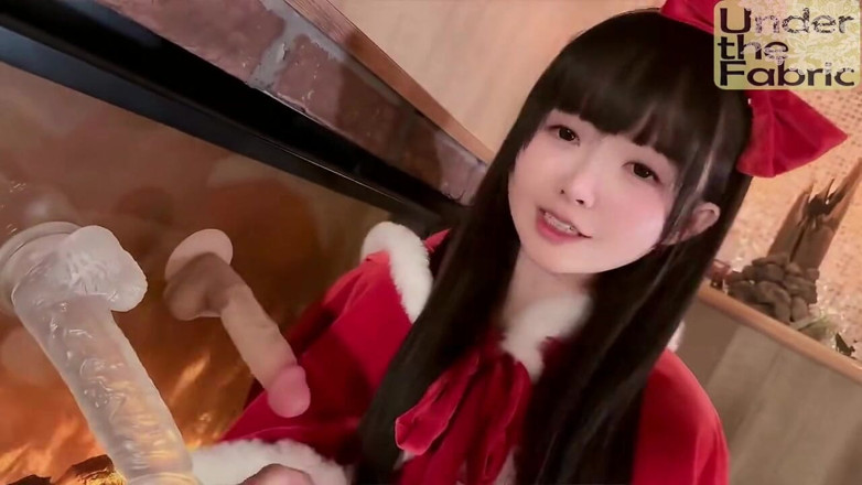 Asian cutie: Yaramaz Noel Baba kaosu, kızaran bir Noel azdırması çılgınca eğlenceli ve...