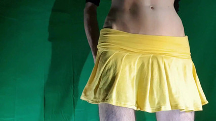 HeIsSooThin: Блідо-жовті стрінги під жовтою спідницею