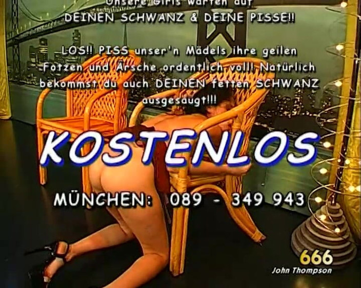 GGG John Thompson Classic Retro: GGG ジョン・トンプソン - 変態的なブルネットが顧客の尿を飲み込む