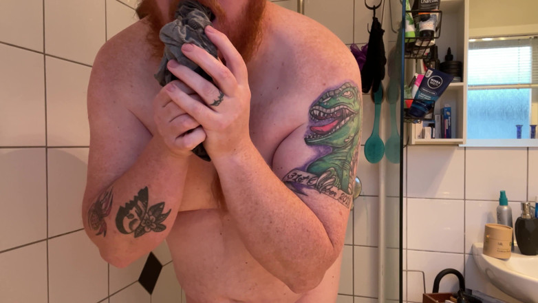 Ginger daddy: Rothaariger papi pinkelt unterwäsche