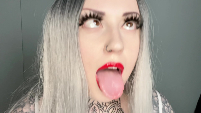 Miss Valentina: Ahegao yüzümün üzerinde mastürbasyon