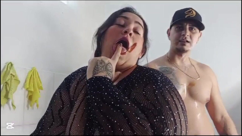 DimitryOfficial: Mama mea vitregă excitată îmi suge penisul și apoi se așează să-mi...