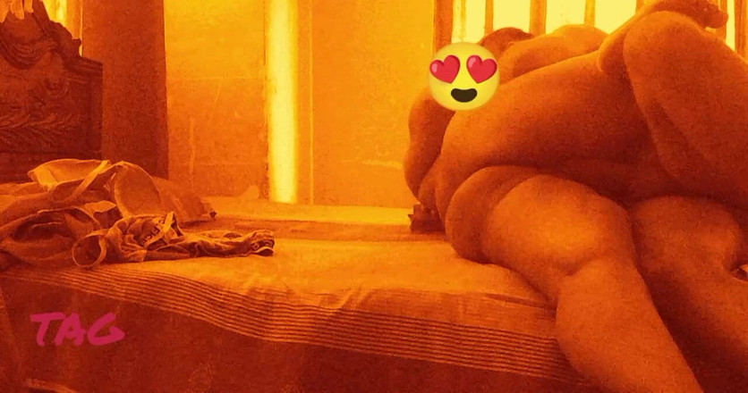 Teensex: 큰 젖탱이의 핫한 여친은 항상 남친의 자지에 매료되었습니다.