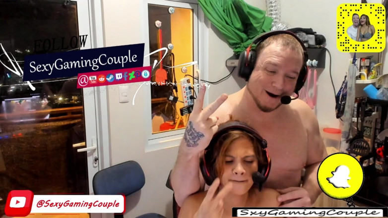 SexyGamingCouple: Blowjob di anjung dengan kejutan pancutan mani di mukanya. Reaksi...