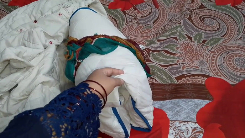 RedQueenRQ: 배다른 아들이 방에서 혼자 하는 일을 알게 된 계모