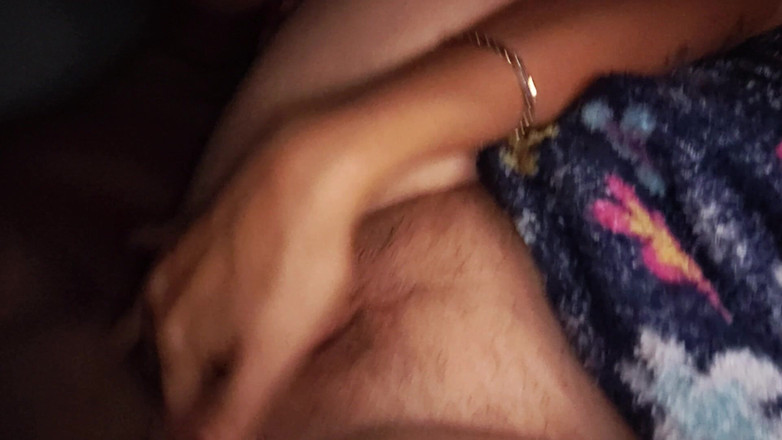 AngyAmazon: Mijn man bedriegen met zijn vriend terwijl hij in bed...