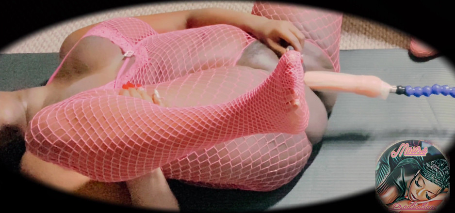 Alisa Lamoure Productions: Calze a rete rosa