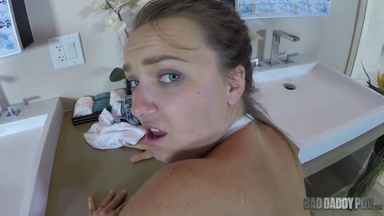 BadStepFamilyPov: Carmen Callaway älskar att förföra sin styvfar i POV -action
