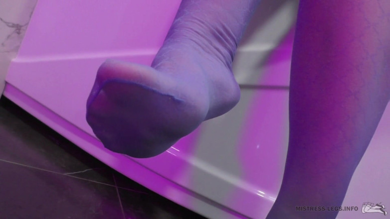 Mistress Legs: Maîtresse, les pieds en bas nylon bleus te taquinent