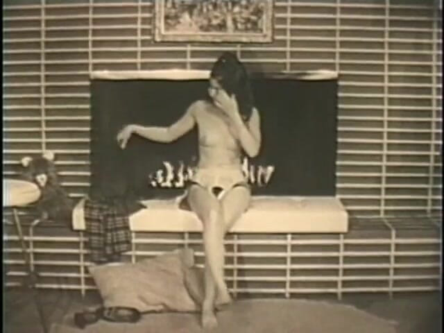 Vintage Usa: La sexy signora degli anni sessanta mostra il suo fascino