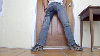 Lapetus: Tuyệt vọng đi tiểu quần jean của tôi trên hiên nhà
