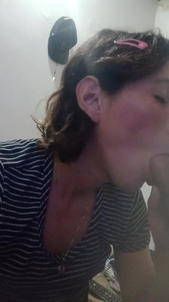 Femboy from Colombia: Mengonsumsi susu hangat yang enak ini