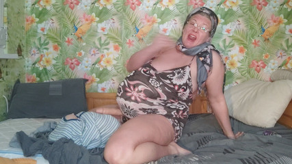 Putarankahotmilf: 妊娠中のふたおばあちゃんと妊娠中の孫