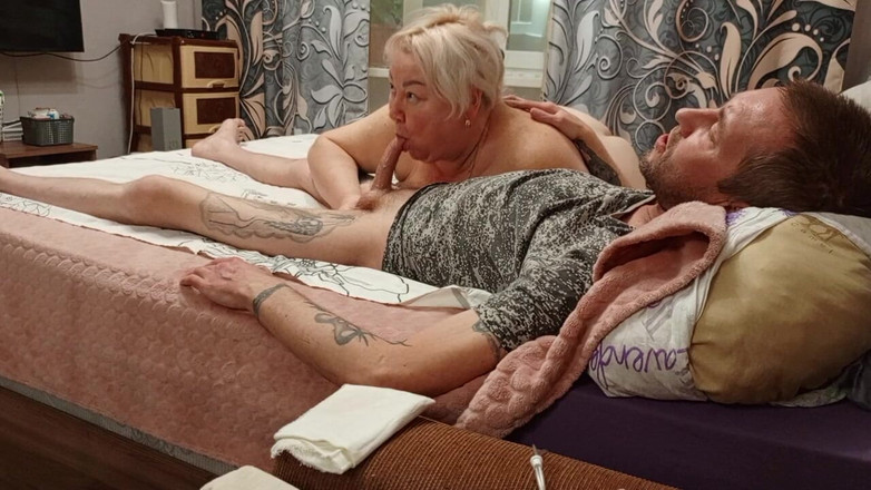 Zona901: Мое утро у моей мачехи началось с глубокого минета со спермой в ее рту