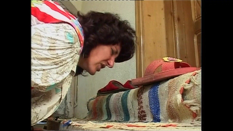 Milf in Love: 루마니아 시골에서 그들은 섹스를