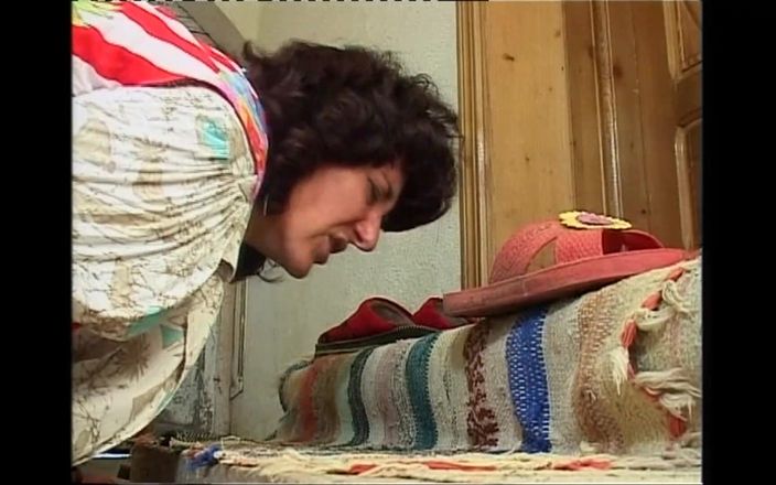 Milf in Love: Rumen kırsalında seks yapıyorlar