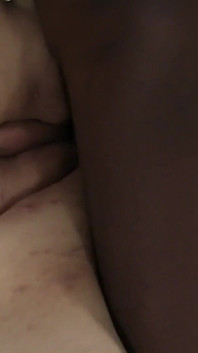 Interraciale video met Desiree Devine een geile met grote tieten krijgt haar kutje geneukt