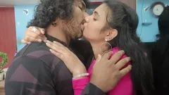 Vaishnavy tette calde premere e blocco del labbro di Sharun Raj, Coppia mallu tette calde premere e succhia le labbra, Coppia indiana tette calde pressa