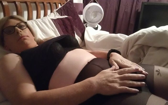 NikkiGee: Sperma enak banget!