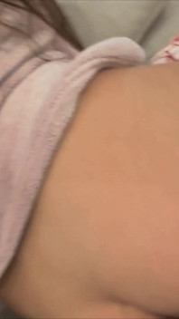 後ろから忙しい義理の妹にチンコを入れたけど、間に合わず膣に射精してしまった