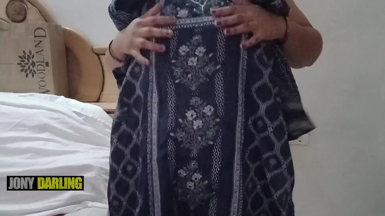 Jony Darling: Desi Tvätt aunty mast video purjolök