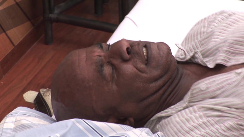 Deutsche Omas: Gilf gime de placer mientras monta una polla negra monstruosa
