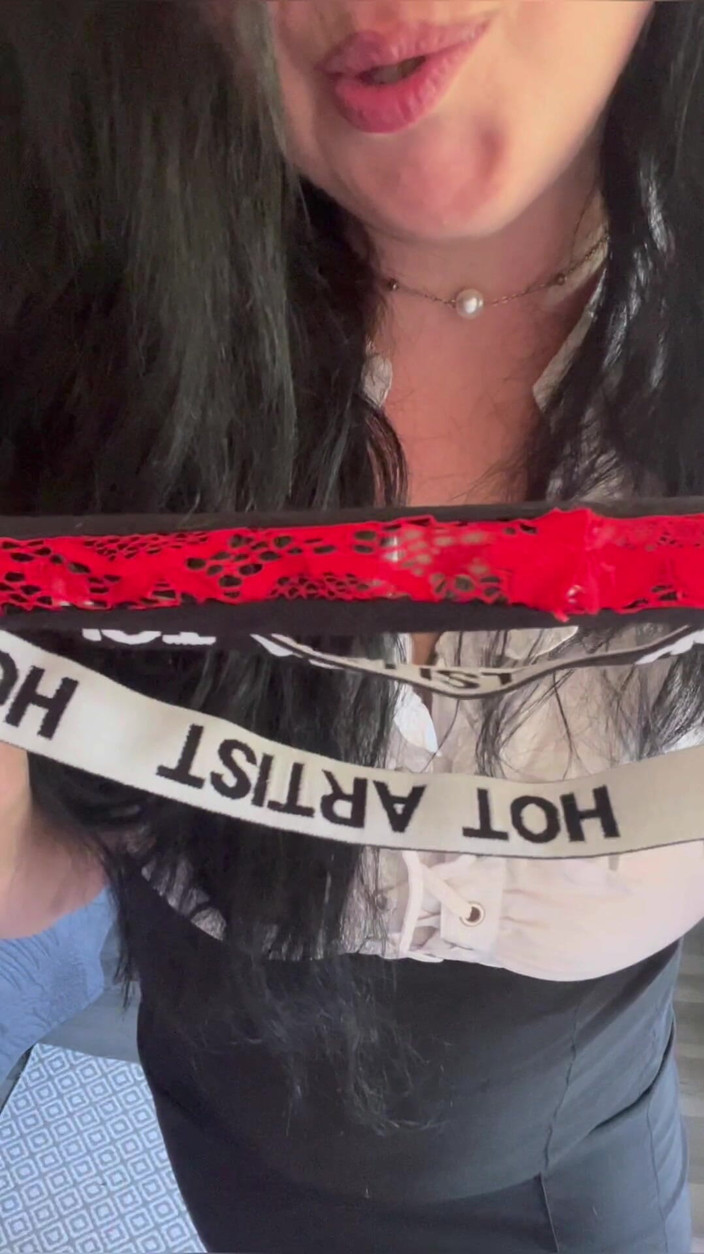 Maitresse Clara: Schnüffel an meinen Tangas