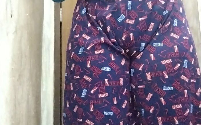 Riyathakur: Awek kolej panas India bermandi dengan teman lelaki Desi Collage