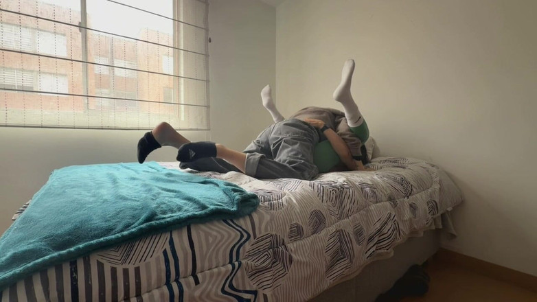 scarlettandc: 레깅스 위로 네 음부를 느끼고 우리를 만져서 절정에 이르게 하는 게 참 좋았어