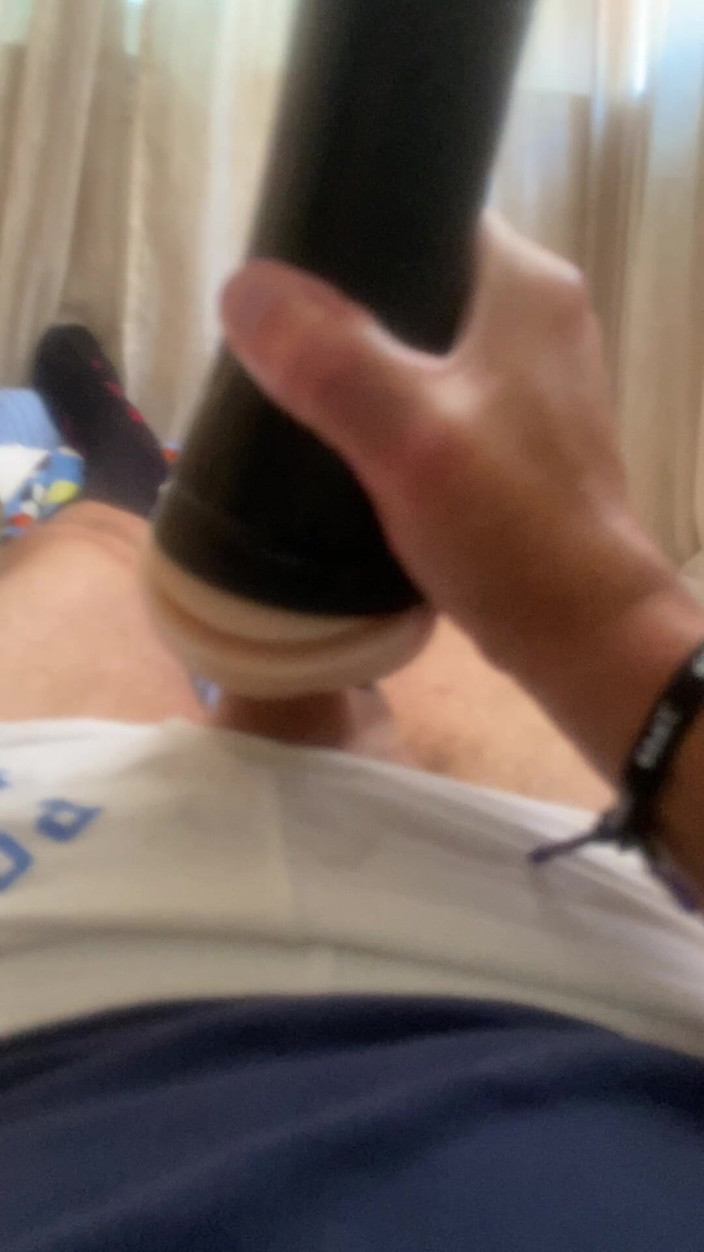 JockDad87: Jockdad87 usa i suoi giocattoli sessuali per sparare un carico...