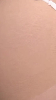 남편이 자리를 비운 동안 매력적인 엉덩이로 나를 유혹하는 외로운 결혼한 이웃 - 2부