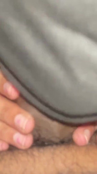 Heet Delhi-meisje geeft pijpbeurt met chocolade en slikt al het sperma van vriendje Indische Desi bdsm bhabhi tante seks mms-video's