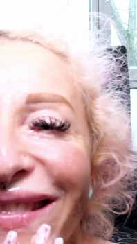 Německá gangbang párty v Berlíně s Elina Flower a Dana
