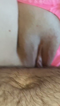 Ik kom klaar in het sexy poesje van mijn buurman