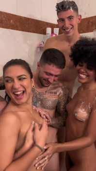 Duschorgie-sex mit 3 schätzchen lena coxx, Selva und Valentina Lapiedra und Brady
