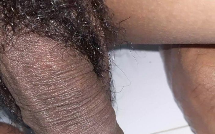 Che: Peebathroom Desi man zwarte grote pik close-up