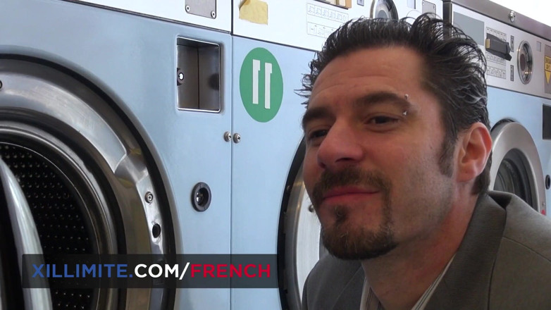 French girls at work: Sex în laundromat cu fată sexy roșcată franceză
