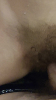 Viene en mi ducha mientras me afeitaba el coño peludo y me follaba. Tomó todo en cámara 4k. hecha por Riskyhairycouple