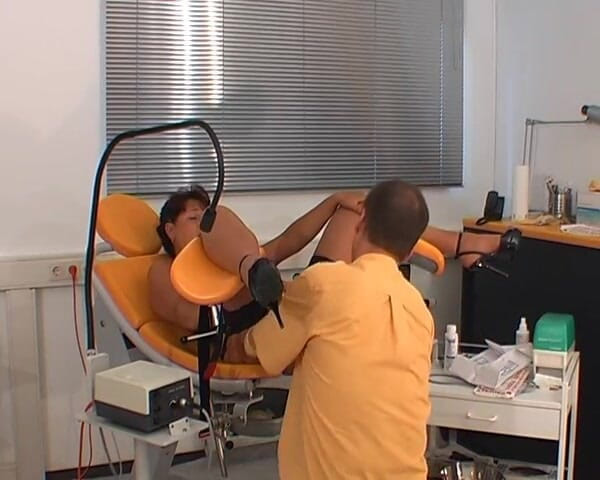 Rubber & Clinic Studio - 1ATOYS: Perverzní sen na anální zkoušce