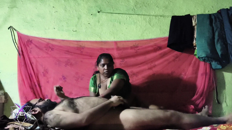 TijehX: Băiat indian futând o indiancă bhabi sexy în camera ei
