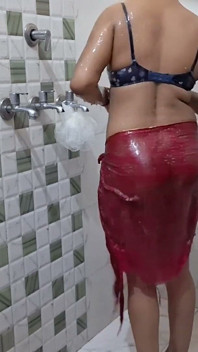 Bengálská Bhabhi Ke Sath Koupelna Mein Nahate Time Sexy Video