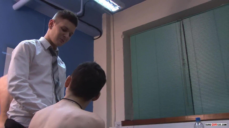Euro boy xxx: Bez siodełka Business Twink Threeway Fuck