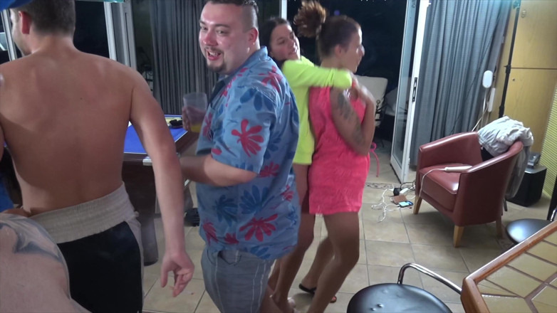 Czech Pornzone: Porno ceco di Badass Babes Affari in vacanza vol.6