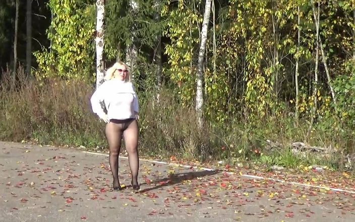 Lady Rose pee pee: ゴールデンレイン87-道路の小便